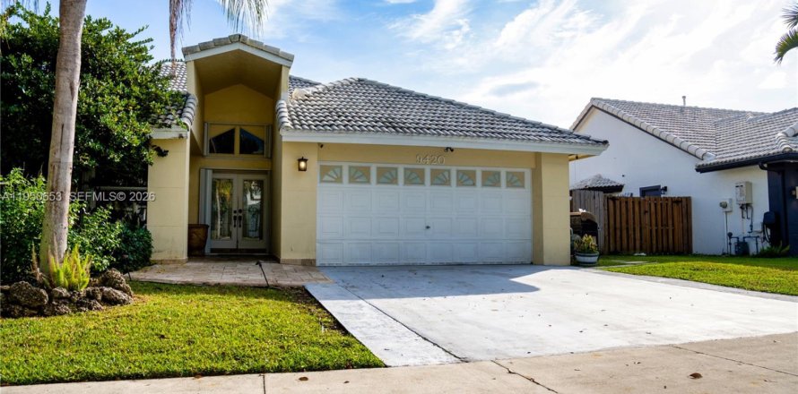 House in Cutler Bay, Florida 5 bedrooms, 181.35 sq.m. № 2010355