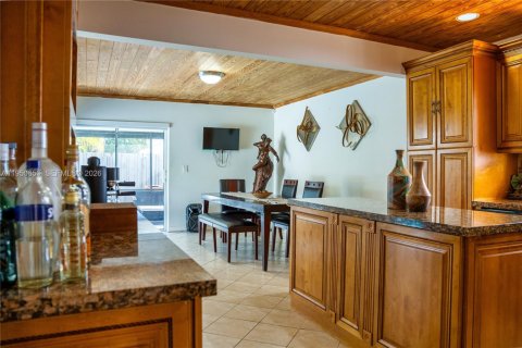 House in Cutler Bay, Florida 5 bedrooms, 181.35 sq.m. № 2010355 - photo 15