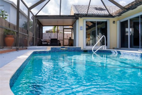 House in Cutler Bay, Florida 5 bedrooms, 181.35 sq.m. № 2010355 - photo 12