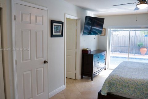 House in Cutler Bay, Florida 5 bedrooms, 181.35 sq.m. № 2010355 - photo 5