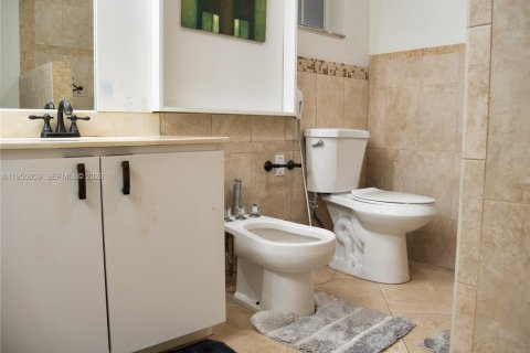 House in Cutler Bay, Florida 5 bedrooms, 181.35 sq.m. № 2010355 - photo 7