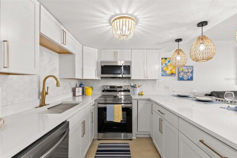 Condominio en venta en Treasure Island, Florida, 1 dormitorio, 53.42 m2 № 1813219 - foto 11