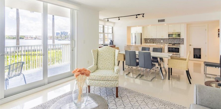 Condominio en Aventura, Florida, 2 dormitorios № 1948261