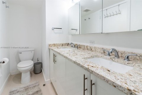 Condominio en venta en Aventura, Florida, 2 dormitorios, 157.28 m2 № 1948261 - foto 11