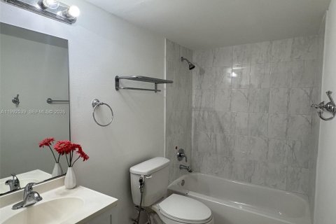 Copropriété à louer à Hialeah, Floride: 2 chambres, 93.27 m2 № 2055576 - photo 6