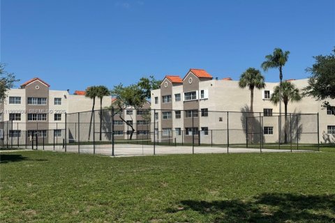 Copropriété à louer à Hialeah, Floride: 2 chambres, 93.27 m2 № 2055576 - photo 14