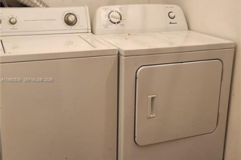 Copropriété à louer à Hialeah, Floride: 2 chambres, 93.27 m2 № 2055576 - photo 8