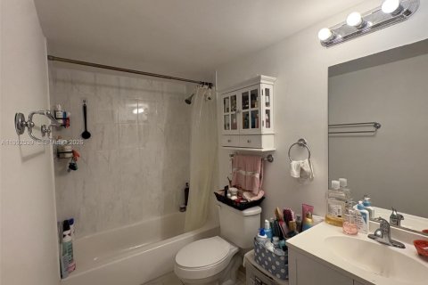 Copropriété à louer à Hialeah, Floride: 2 chambres, 93.27 m2 № 2055576 - photo 7