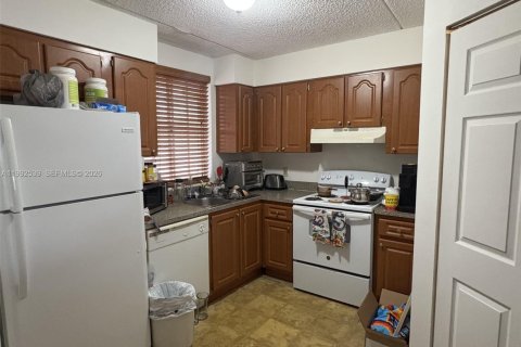 Copropriété à louer à Hialeah, Floride: 2 chambres, 93.27 m2 № 2055576 - photo 5