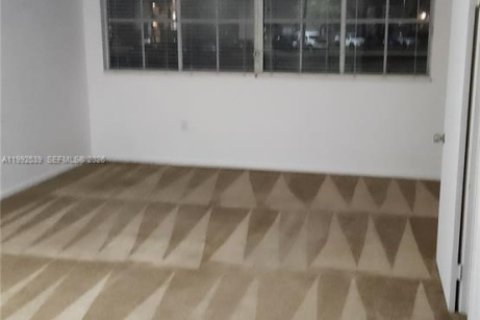Copropriété à louer à Hialeah, Floride: 2 chambres, 93.27 m2 № 2055576 - photo 4