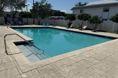 Copropriété à louer à Hialeah, Floride: 2 chambres, 93.27 m2 № 2055576 - photo 13