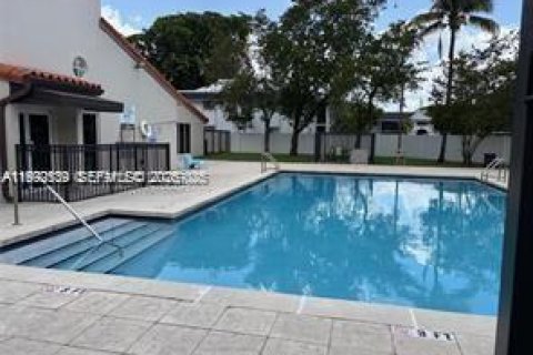 Copropriété à louer à Hialeah, Floride: 2 chambres, 93.27 m2 № 2055576 - photo 12