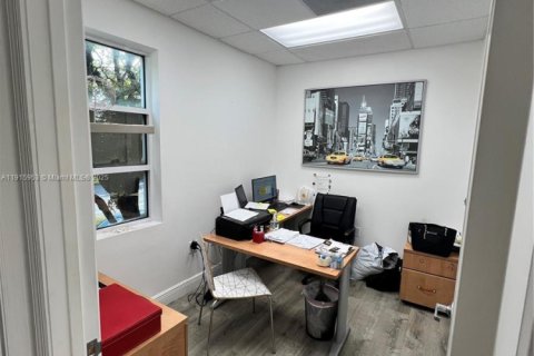Propiedad comercial en venta en Doral, Florida № 1970601 - foto 23