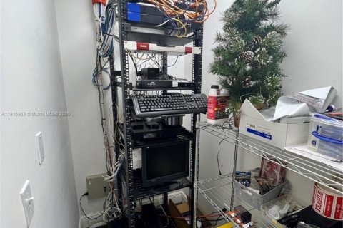 Propiedad comercial en venta en Doral, Florida № 1970601 - foto 27