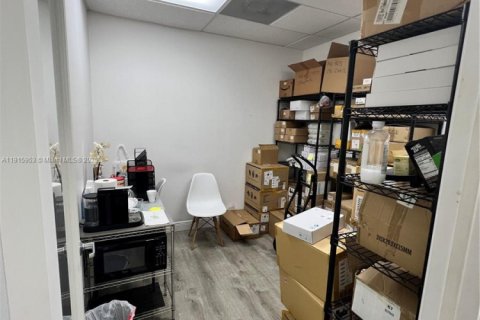 Propiedad comercial en venta en Doral, Florida № 1970601 - foto 24