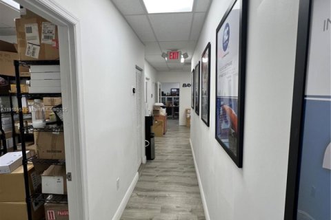 Propiedad comercial en venta en Doral, Florida № 1970601 - foto 25