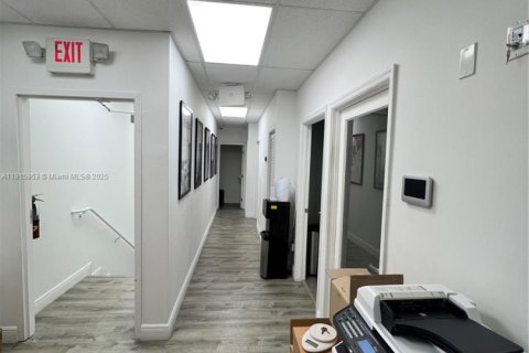 Propiedad comercial en venta en Doral, Florida № 1970601 - foto 19