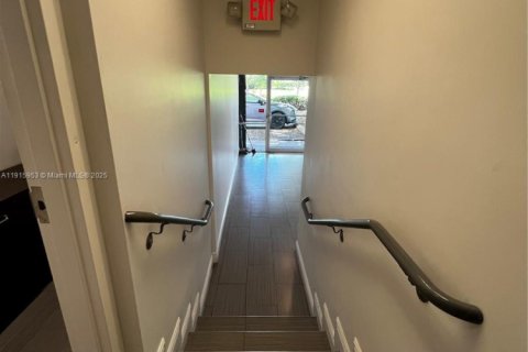 Propiedad comercial en venta en Doral, Florida № 1970601 - foto 6