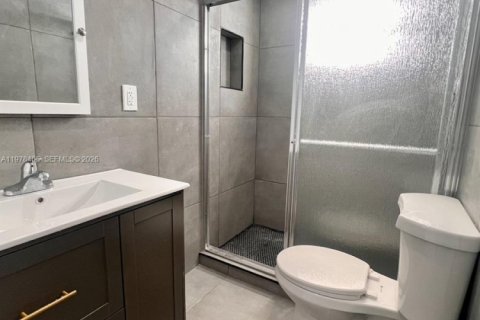 Commercial property in Miami, Florida № 2042078 - photo 10