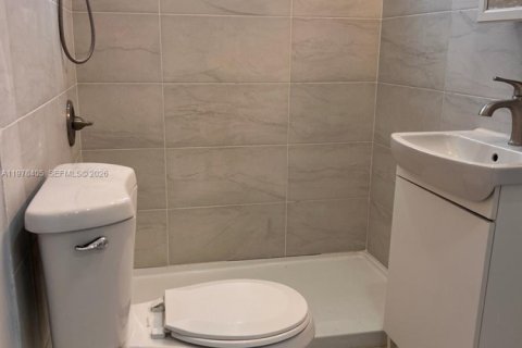 Commercial property in Miami, Florida № 2042078 - photo 7