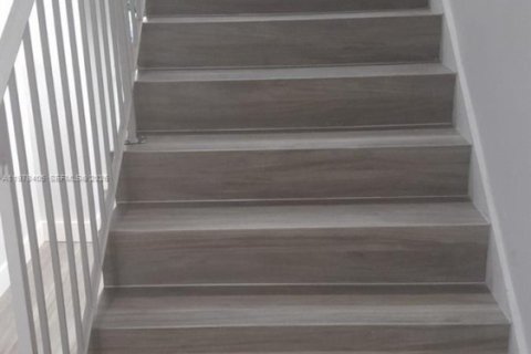 Commercial property in Miami, Florida № 2042078 - photo 16