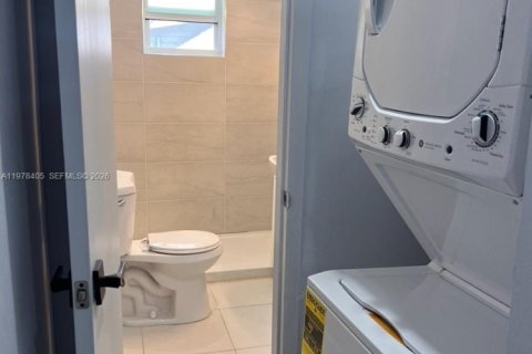 Commercial property in Miami, Florida № 2042078 - photo 9