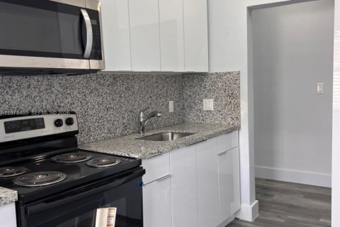 Commercial property in Miami, Florida № 2042078 - photo 8