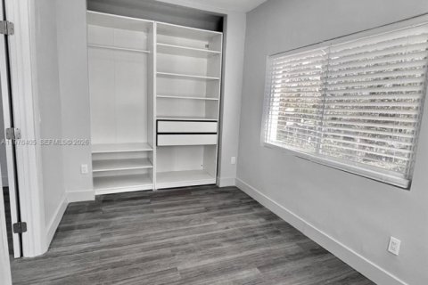 Commercial property in Miami, Florida № 2042078 - photo 13