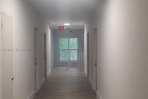 Commercial property in Miami, Florida № 2042078 - photo 15