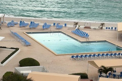 Copropriété à louer à Hollywood, Floride: 2 chambres, 103.12 m2 № 2053908 - photo 11