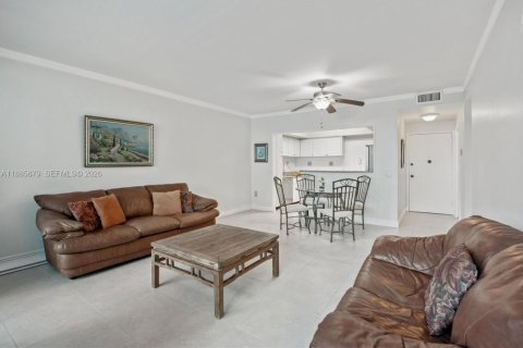 Condominio en alquiler en Hollywood, Florida, 2 dormitorios, 103.12 m2 № 2053908 - foto 3