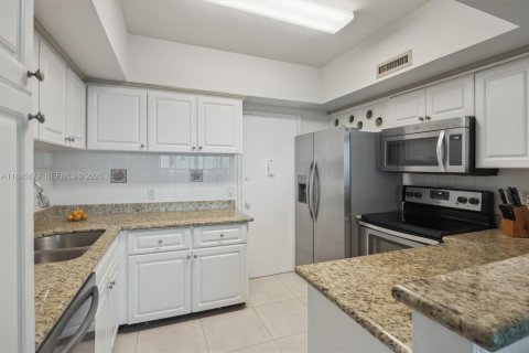 Condominio en alquiler en Hollywood, Florida, 2 dormitorios, 103.12 m2 № 2053908 - foto 2