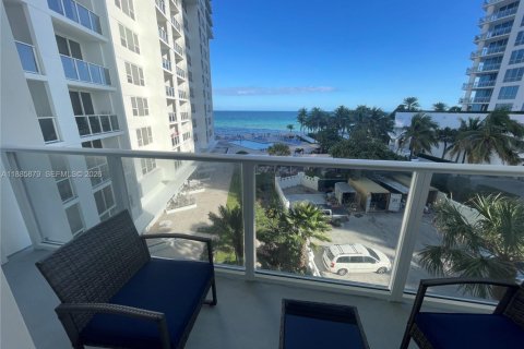 Condominio en alquiler en Hollywood, Florida, 2 dormitorios, 103.12 m2 № 2053908 - foto 10