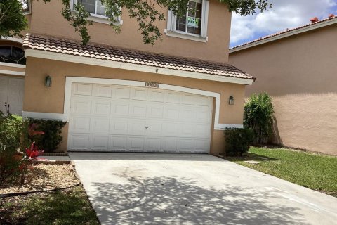 Villa ou maison à louer à Pembroke Pines, Floride: 4 chambres, 232.72 m2 № 2187233 - photo 2