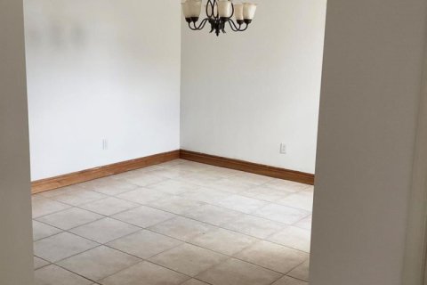 Villa ou maison à louer à Pembroke Pines, Floride: 4 chambres, 232.72 m2 № 2187233 - photo 3