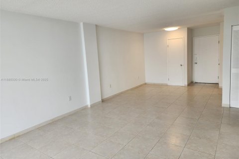 Снять в аренду кондоминиум в Норт-Майами-Бич, Флорида 1 спальня, 73.39м2, № 1937334 - фото 6