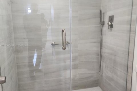 Снять в аренду кондоминиум в Норт-Майами-Бич, Флорида 1 спальня, 73.39м2, № 1937334 - фото 10