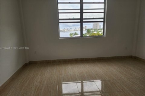 Снять в аренду кондоминиум в Норт-Майами-Бич, Флорида 1 спальня, 73.39м2, № 1937334 - фото 12