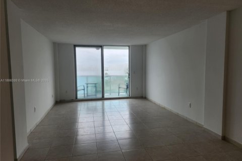Снять в аренду кондоминиум в Норт-Майами-Бич, Флорида 1 спальня, 73.39м2, № 1937334 - фото 8