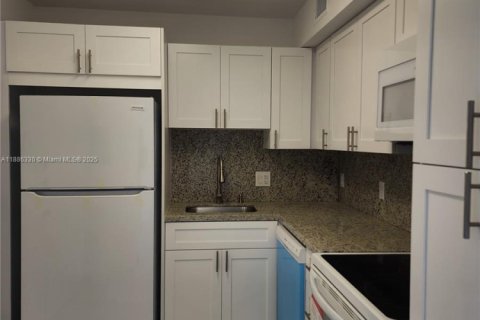 Снять в аренду кондоминиум в Норт-Майами-Бич, Флорида 1 спальня, 73.39м2, № 1937334 - фото 3