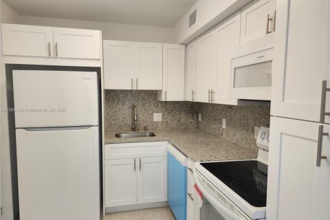 Снять в аренду кондоминиум в Норт-Майами-Бич, Флорида 1 спальня, 73.39м2, № 1937334 - фото 4