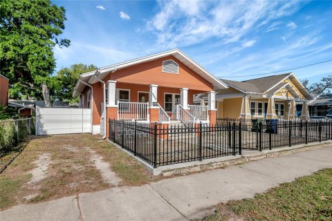House in Tampa, Florida 3 bedrooms, 115.85 sq.m. № 1619171 - photo 2