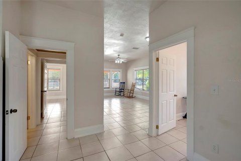 House in Tampa, Florida 3 bedrooms, 115.85 sq.m. № 1619171 - photo 15