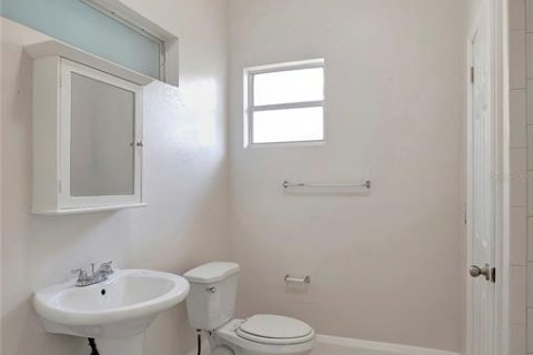 House in Tampa, Florida 3 bedrooms, 115.85 sq.m. № 1619171 - photo 13