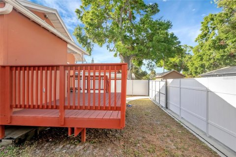 House in Tampa, Florida 3 bedrooms, 115.85 sq.m. № 1619171 - photo 27