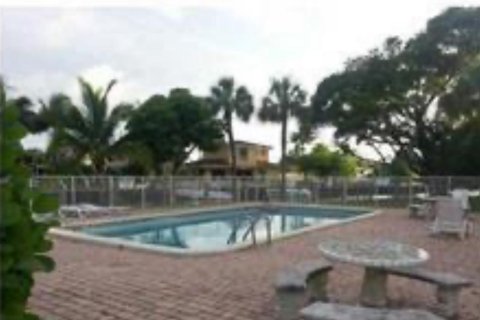 Condo in Pompano Beach, Florida, 1 bedroom  № 2191486 - photo 4