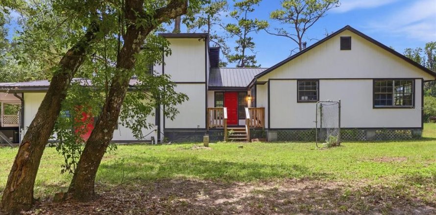 House in Brooksville, Florida 3 bedrooms, 251.49 sq.m. № 2134398