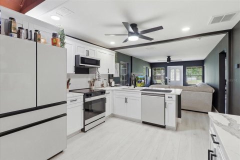 House in Brooksville, Florida 3 bedrooms, 251.49 sq.m. № 2134398 - photo 8
