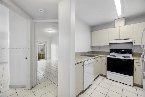 Touwnhouse à vendre à Cutler Bay, Floride: 3 chambres, 114.18 m2 № 1921044 - photo 4