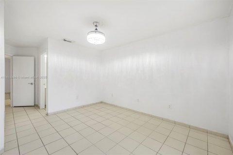 Touwnhouse à vendre à Cutler Bay, Floride: 3 chambres, 114.18 m2 № 1921044 - photo 7